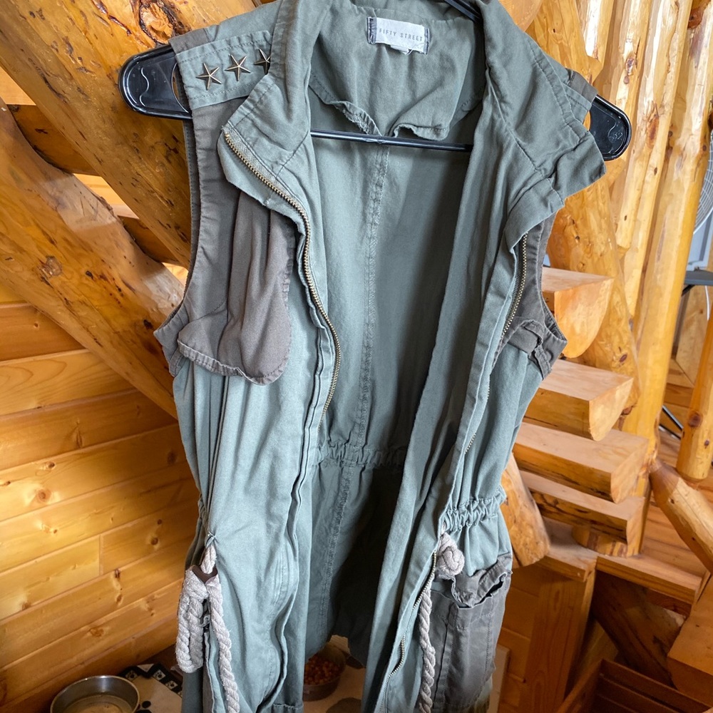 Fifty street vest